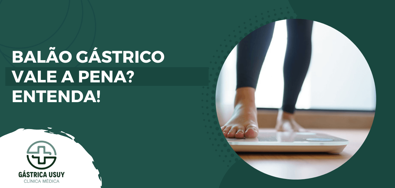 Pessoa se pesando ao lado da frase “Balão gástrico vale a pena? Entenda!”, indicando investigação sobre os benefícios do procedimento.