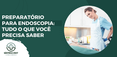 Profissional de saúde acompanhando paciente em sala de exame, ilustrando os cuidados essenciais e etapas do preparatório para endoscopia.