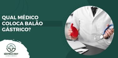 Médico segurando um modelo de estômago e um estetoscópio, ilustrando o tema "qual médico coloca balão gástrico?" em contexto clínico e informativo.