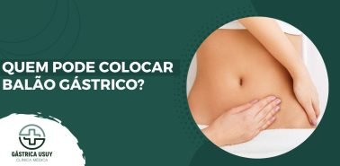 Banner informativo com a frase 'Saiba quem pode colocar balão gástrico?' ao lado de imagem de abdômen com mãos posicionadas. Clínica Gástrica Usuy.
