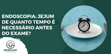Relógio sobre prato representando o tempo de jejum necessário antes da endoscopia, conforme orientações médicas para realização segura do exame.