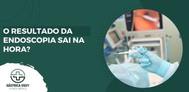 Médico realizando exame com endoscópio em clínica, ilustrando se o resultado da endoscopia sai na hora, tema abordado pela Clínica Gástrica Usuy.